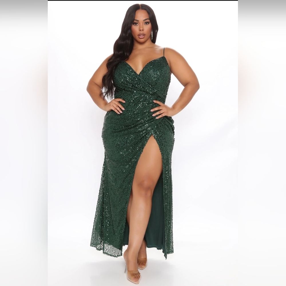 Elegant Green Sequin Evening Gown